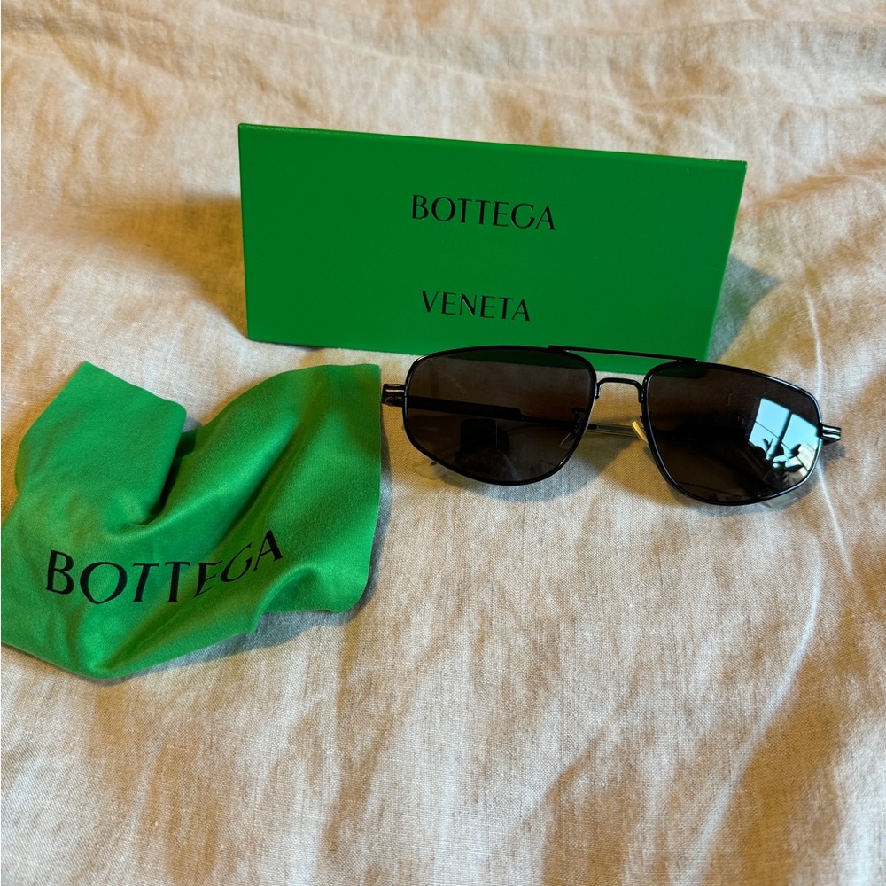 *SUMMER CLOSET SALE* Bottega Veneta - Black BV1125S